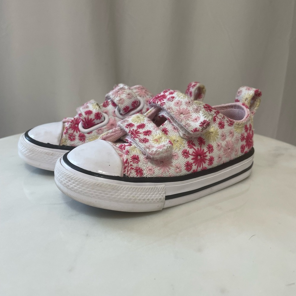 Toddler girls converse size 6